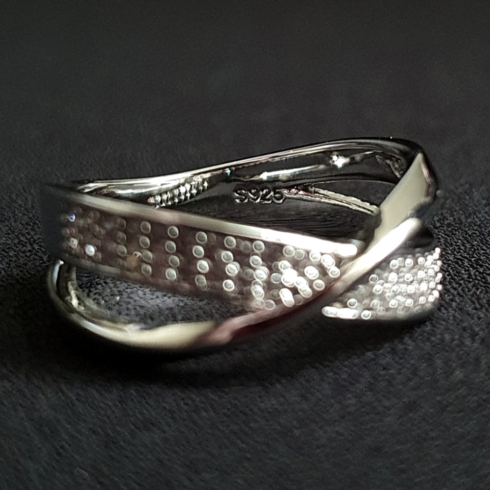Trendy Silver Crossed Ring - Picture 3 of 3